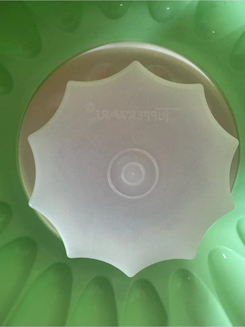 Tupperware Vintage Green Jello Mold Excellent Condition